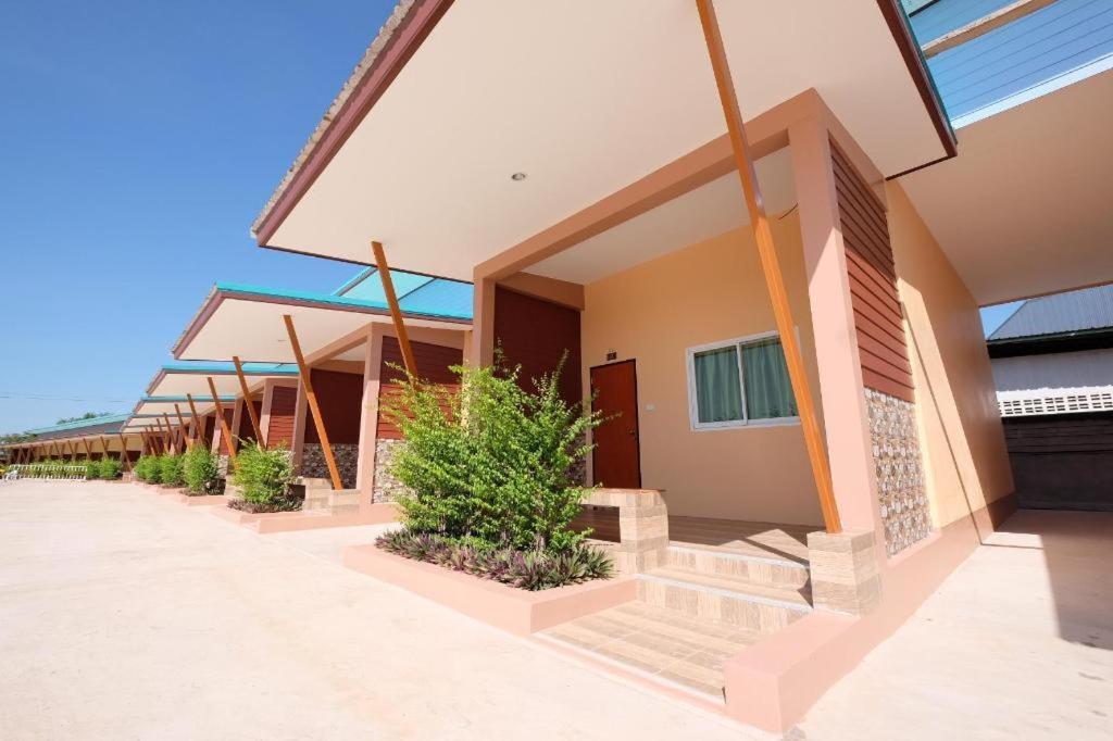 Prakaithong Hotel Amphoe Sawang Daen Din Exterior photo