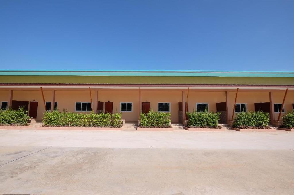 Prakaithong Hotel Amphoe Sawang Daen Din Exterior photo