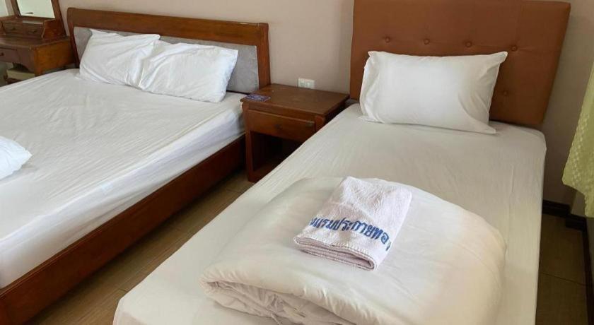 Prakaithong Hotel Amphoe Sawang Daen Din Exterior photo